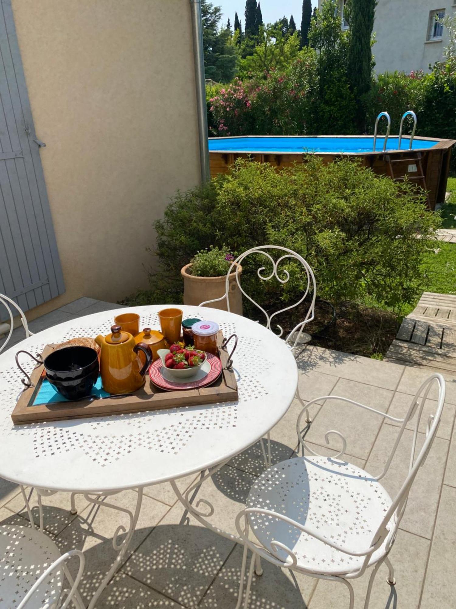 Chambre D'Hotes Le Jardin Des Cigales Bed & Breakfast Aubignan Bagian luar foto